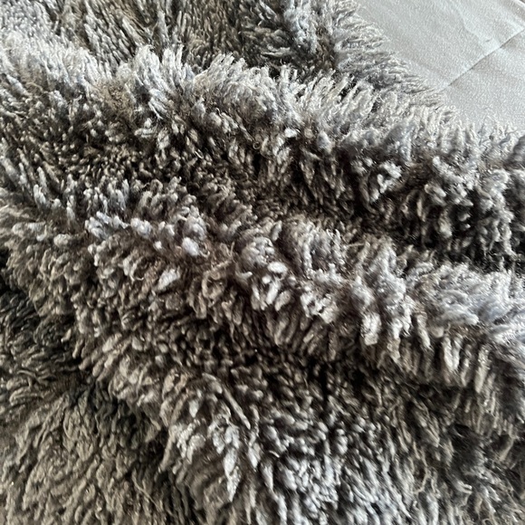 RH TEEN FAUX MONGOLIAN LAMB COMFORTER - Picture 4 of 7